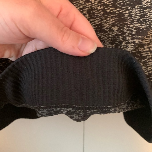 Lululemon Athletica Rest Less Black & White 1/2 Zip Women’s Long Sleeve Size 4 - Picture 7 of 7